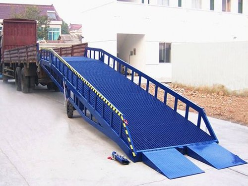 Mobile Dock Ramps for Cross-Border Logistics Hub