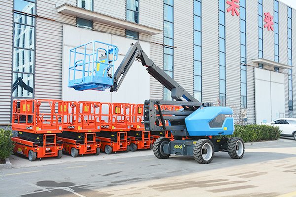 Self-Propelled Articulated Boom Lift