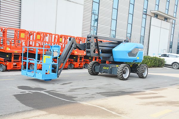 Self-Propelled Articulated Boom Lift